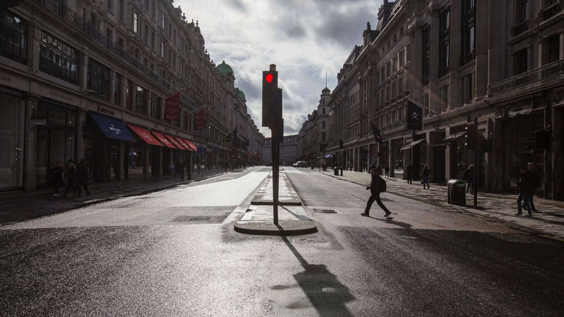 Sau khi phong tỏa toàn quốc, nhiều đô thị ở Italy đã trở thành thành phố chết (Ảnh: Reuters)