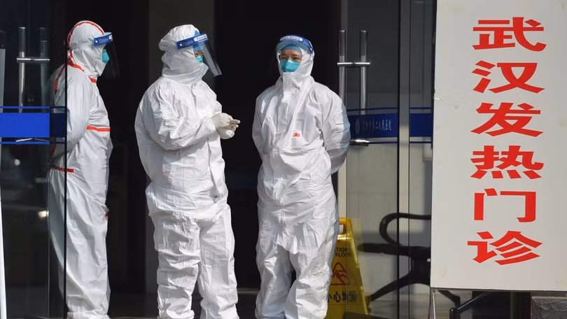 Có tới hơn 3 ngàn nhân viên y tế ở Hồ Bắc và Vũ Hán bị nhiễm bệnh trong khi chống dịch, một số người đã hy sinh khi chữa bệnh cứu người (Ảnh: Tân Hoa xã)