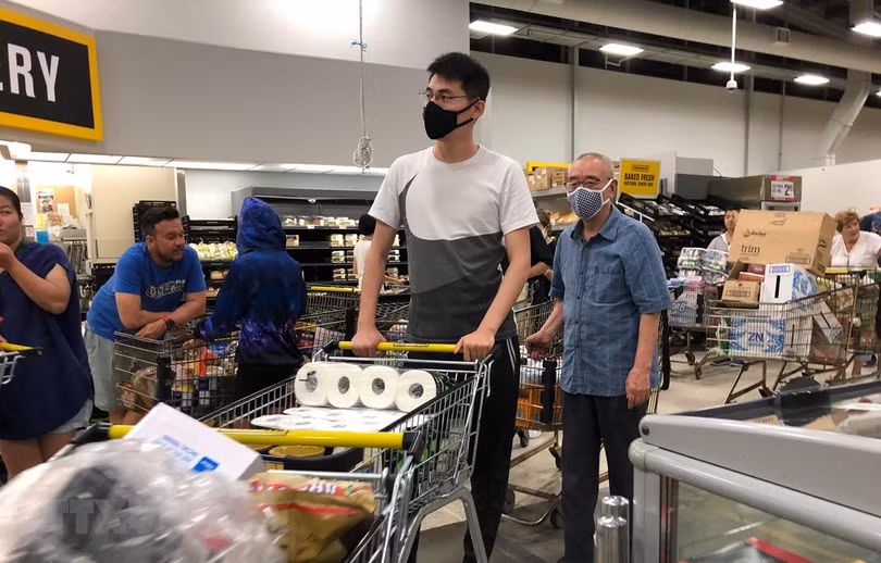 New Zealand sẽ ban bố tình trạng khẩn cấp từ đêm 25/3,dân chúng tới các diêu thị để mua hàng dự trữ (Ảnh:Tân Hoa xã) New Zealand sẽ ban bố tình trạng khẩn cấp từ đêm 25/3,dân chúng tới các diêu thị để mua hàng dự trữ (Ảnh:Tân Hoa xã)