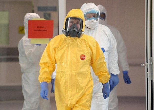 Tổng thống Putin trực tiếp thị sát bệnh viện điều trị người bị bệnh tại Moscow (Ảnh: Đông Phương).