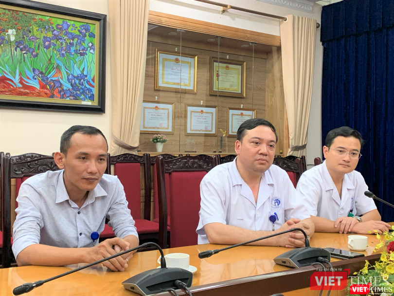 Ths. Thái Bằng Giang (ở giữa) chia sẻ về tình hình sức khỏe của cháu bé Ths. Thái Bằng Giang (ở giữa) chia sẻ về tình hình sức khỏe của cháu bé