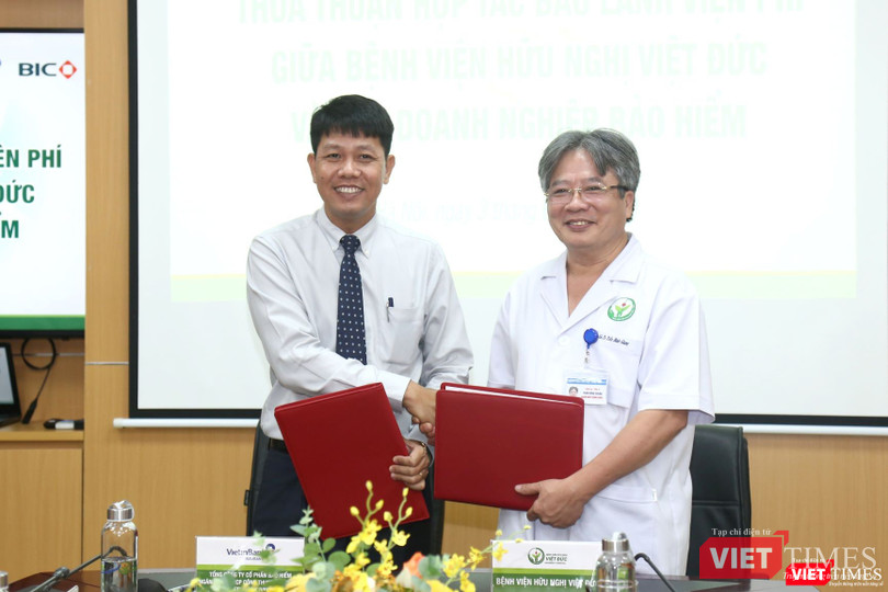 Giám đốc BV Hữu nghị Việt Đức ký thỏa thuận bảo lãnh viện phí với 3 đơn vị bảo hiểm Giám đốc BV Hữu nghị Việt Đức ký thỏa thuận bảo lãnh viện phí với 3 đơn vị bảo hiểm