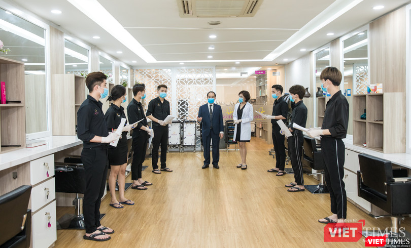 PGS.TS. Trần Đắc Phu lưu ý: Không được bỏ các nguyên tắc trong quy trình để tránh lây lan bệnh qua đường hô hấp như COVID-19