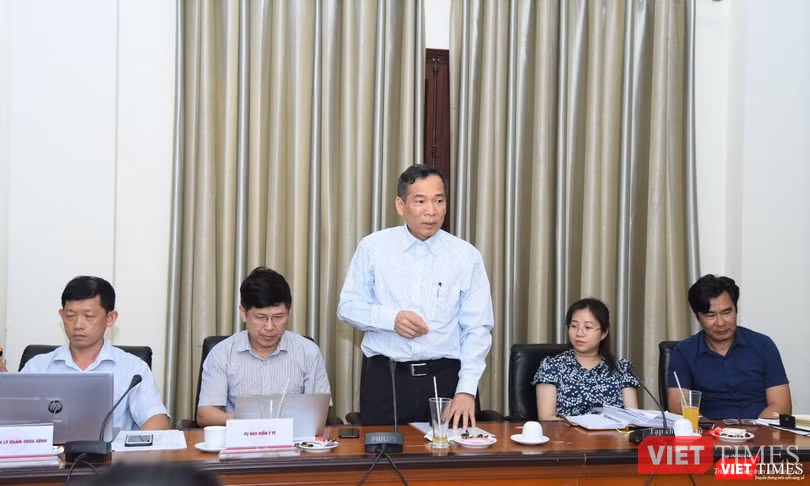 Đại diện các vu, cục của Bộ Y tế phát biểu tại buổi làm việc