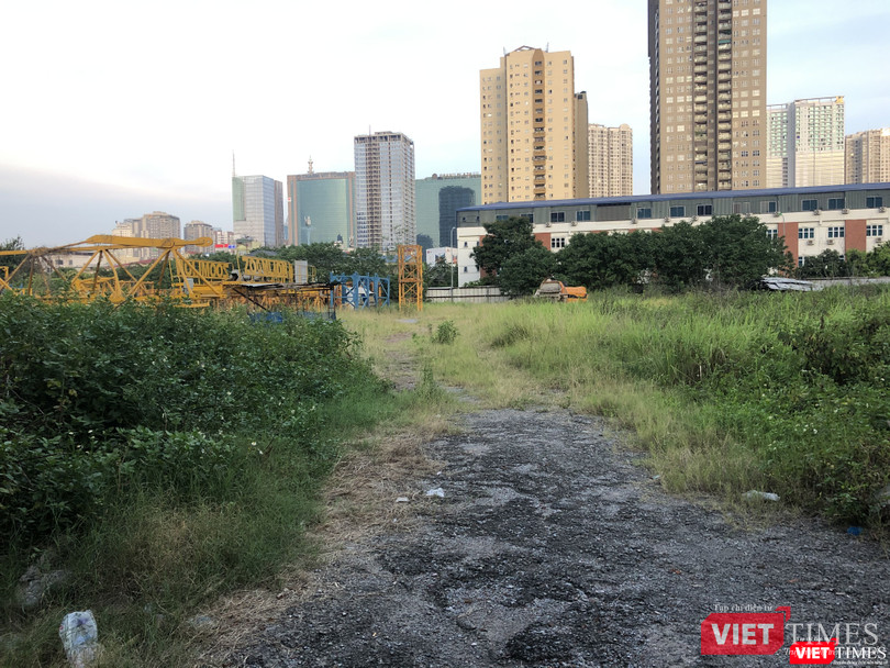 Bên trong lô đất thuộc dự án Khu đô thị Nam Trung Yên (Ảnh: Huy Bình) Bên trong lô đất thuộc dự án Khu đô thị Nam Trung Yên (Ảnh: Huy Bình)