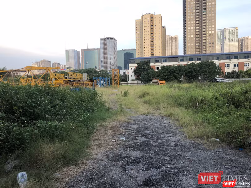 Bên trong lô đất thuộc dự án Khu đô thị Nam Trung Yên (Ảnh: Huy Bình)