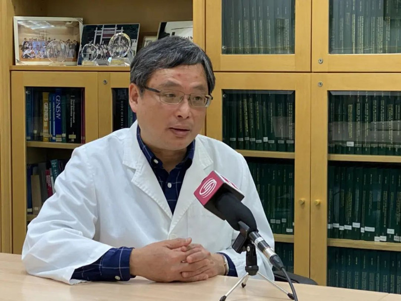 Giáo sư Kim Đông Nhạn: vì đây cũng là chợ nông sản, nên mọi người đều nghĩ đến chợ hải sản Hoa Nam ở Vũ Hán và lo lắng về việc liệu đây có phải là sự tái diễn của Vũ Hán (Ảnh: HK01).