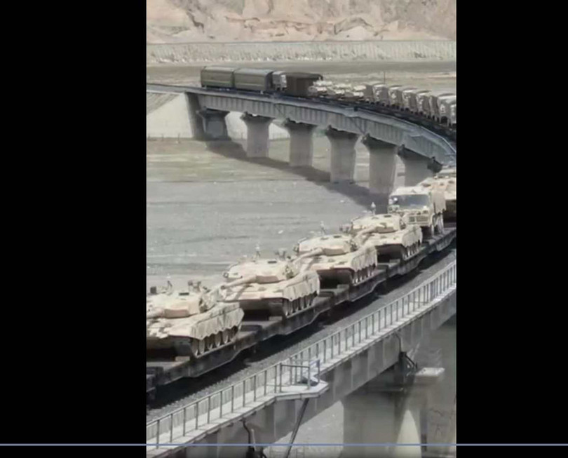 Trung Quốc đưa xe tăng ra biên giới Trung - Ấn (Ảnh: Thanh niên Trung Quốc). Trung Quốc đưa xe tăng ra biên giới Trung - Ấn (Ảnh: Thanh niên Trung Quốc).