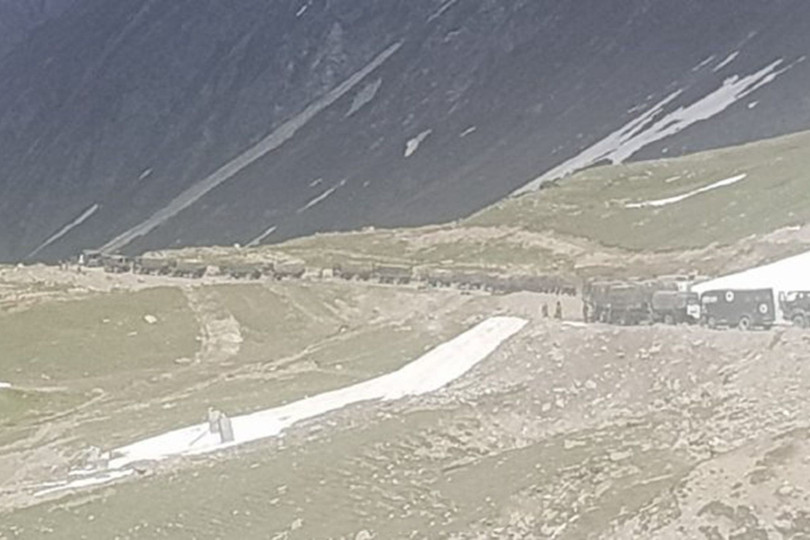 Đoàn xe vận tải chở quân đội Ấn Độ tới khu vực tranh chấp (Ảnh: Đa Chiều). Đoàn xe vận tải chở quân đội Ấn Độ tới khu vực tranh chấp (Ảnh: Đa Chiều).