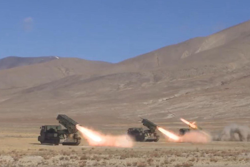 Quân đội Trung Quốc diễn tập bắn đạn thật được cho là nhằm vào Ấn Độ (Ảnh: CCTV). Quân đội Trung Quốc diễn tập bắn đạn thật được cho là nhằm vào Ấn Độ (Ảnh: CCTV).