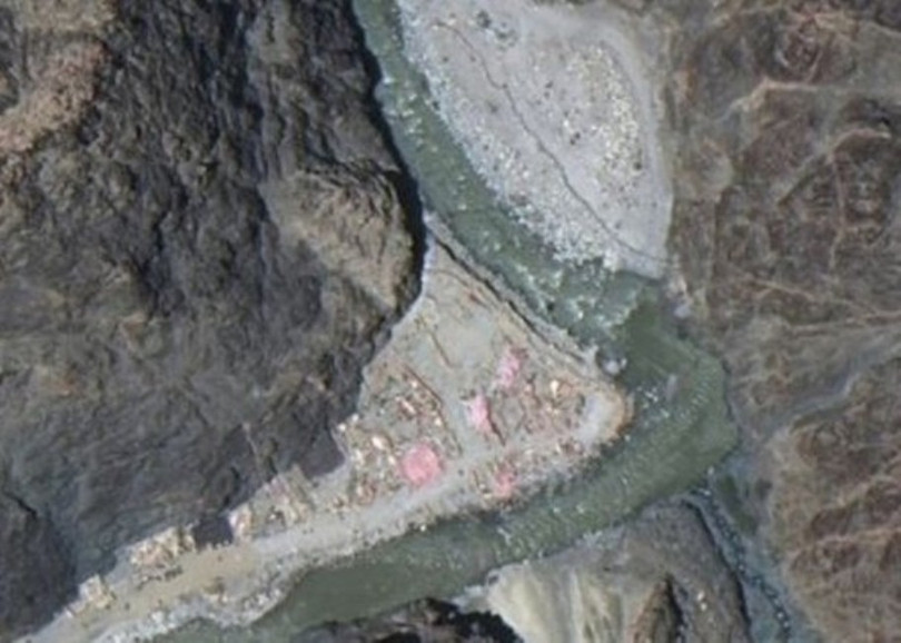 Hình ảnh vệ tinh cho thấy lính Trung Quốc xây dựng công sự, cơ sở trên đất phía Ấn Độ (Ảnh: Đông Phương).