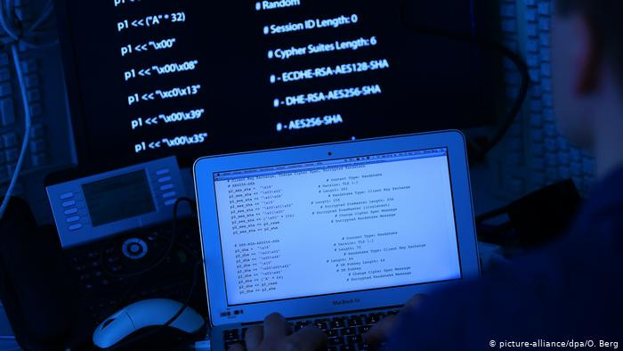 Bộ Tư pháp Mỹ nói tháng 10/2019, nhóm tin tặc đã đột nhập kho dữ liệu một trường đại học Đài Loan lấy cắp hồ sơ của 67 ngàn người (Ảnh: Deutsche Welle). Bộ Tư pháp Mỹ nói tháng 10/2019, nhóm tin tặc đã đột nhập kho dữ liệu một trường đại học Đài Loan lấy cắp hồ sơ của 67 ngàn người (Ảnh: Deutsche Welle).