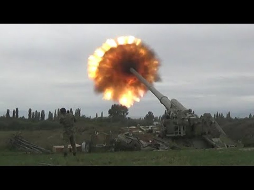 Pháo binh Armenia bắn phá (Ảnh: Sohu).