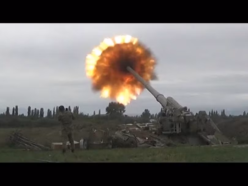 Pháo binh Armenia bắn phá (Ảnh: Sohu). Pháo binh Armenia bắn phá (Ảnh: Sohu).