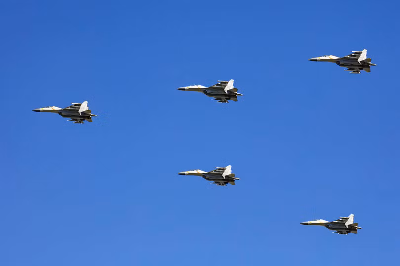 Máy bay chiến đấu J-16 của Trung Quốc được chế tạo theo mẫu SU-30 MKK của Nga (Ảnh: Đa Chiều). Máy bay chiến đấu J-16 của Trung Quốc được chế tạo theo mẫu SU-30 MKK của Nga (Ảnh: Đa Chiều).