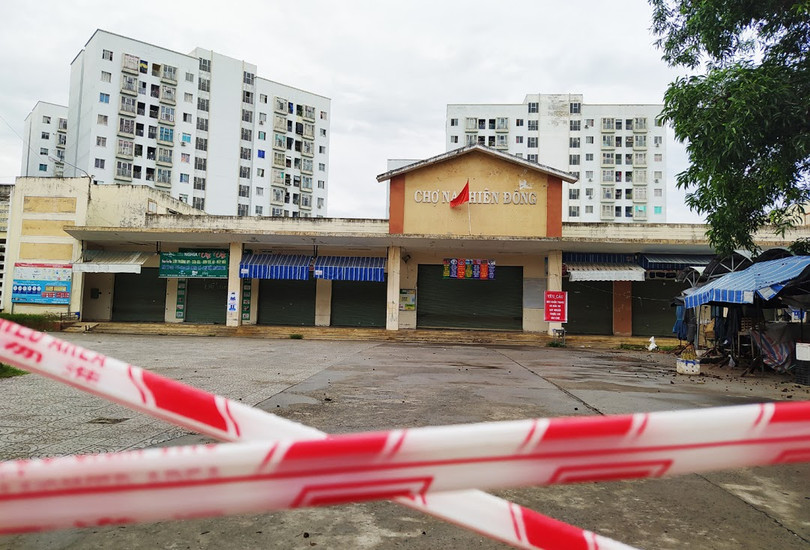 Đóng cửa chợ Nại Hiên Đông vì các bệnh nhân COVID-19 đã đến đây (ảnh: Lê Bảo) Đóng cửa chợ Nại Hiên Đông vì các bệnh nhân COVID-19 đã đến đây (ảnh: Lê Bảo)