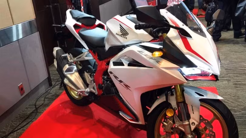 Động cơ của CBR250RR vẫn là loại động cơ đôi xy-lanh