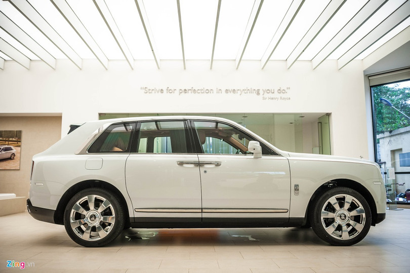 Nếu EVFTA được thực thi, khách hàng có thể tiết kiệm số tiền lên đến 12 tỷ đồng khi mua chiếc SUV siêu sang Rolls-Royce Cullinan. Ảnh: Huy Bách.