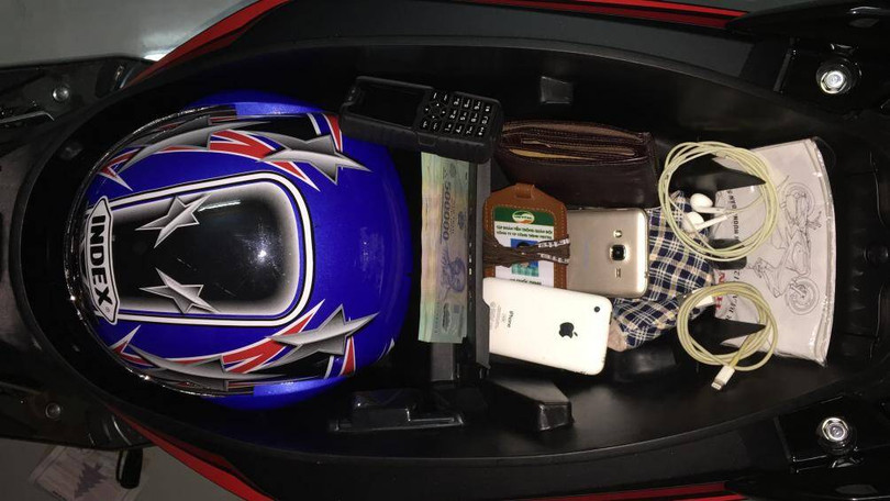 Nếu trong điều kiện nắng nóng thì nhiệt độ cốp có thời điểm lên tới 60 độ C, kết hợp với pin lithium trong điện thoại sẽ như một quả bom nổ chậm