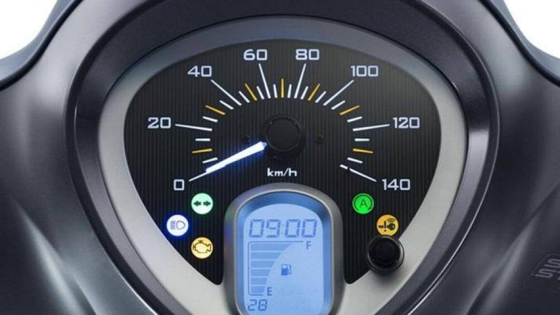 Thông thường, phải đợi đèn phun xăng điện tử tắt đi, sau khi mở khóa, xe mới nên khởi động