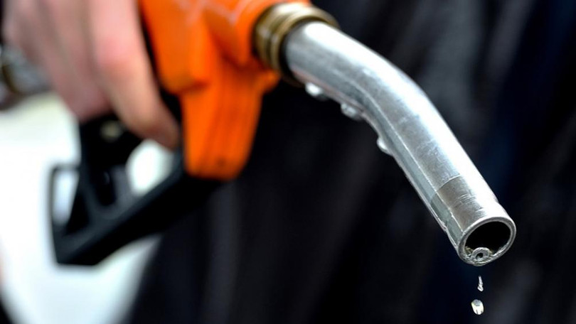 Tài xế nên đổ xăng khi bình nhiên liệu còn tối thiểu 1/4 bình xăng Tài xế nên đổ xăng khi bình nhiên liệu còn tối thiểu 1/4 bình xăng