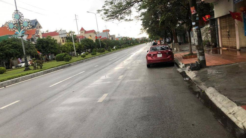 Mục tiêu nhắm đến của các đối tượng trộm cắp tài sản trong ô tô là những chiếc ô tô đậu đỗ ở các đoạn đường vắng, trước các biệt thự, nhà cao tầng, không có người trông giữ Mục tiêu nhắm đến của các đối tượng trộm cắp tài sản trong ô tô là những chiếc ô tô đậu đỗ ở các đoạn đường vắng, trước các biệt thự, nhà cao tầng, không có người trông giữ