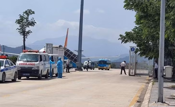 20 người khách Hàn Quốc trên đường đi đến nơi cách ly.