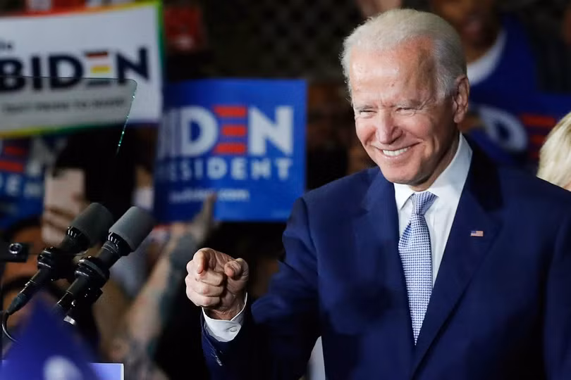 Ông Joe Biden gần như đã có mọi lá phiếu trong tay để trở thành ứng viên tranh cử Tổng thống của Đảng Dân chủ đối đầu với Trump tháng 11 tới. Ông Joe Biden gần như đã có mọi lá phiếu trong tay để trở thành ứng viên tranh cử Tổng thống của Đảng Dân chủ đối đầu với Trump tháng 11 tới.