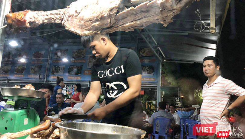 Mạnh nằm trong số ít chủ nhà hàng may mắn sống sót được qua cơn khủng hoảng Covid-19. Ảnh: GVT.