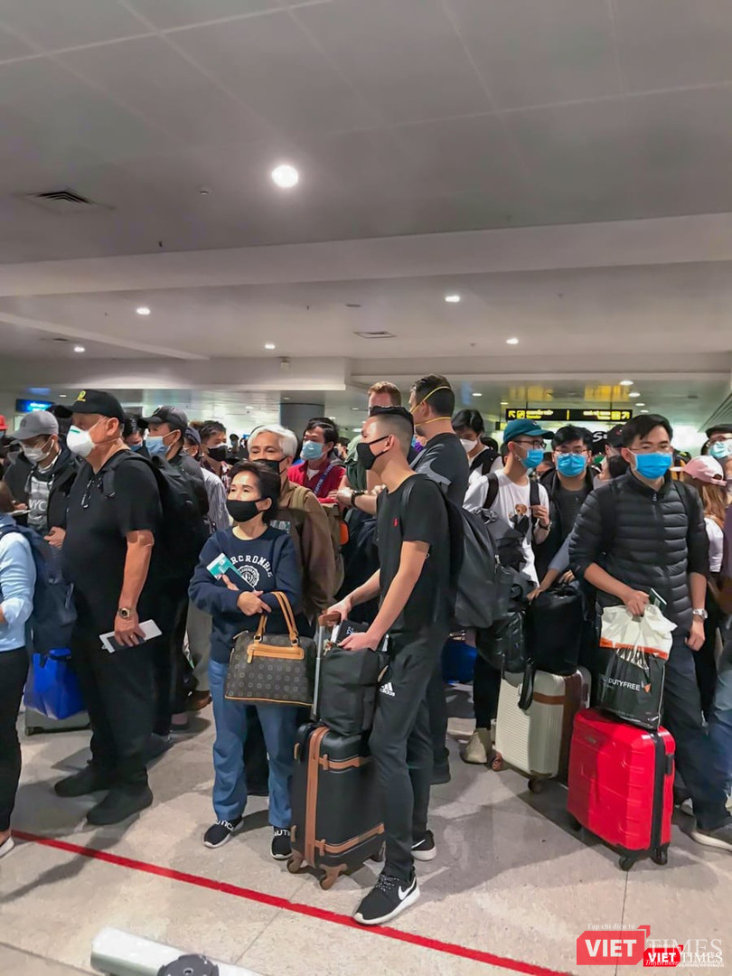 Vào Việt Nam lúc này không dễ. Ảnh nhân vật cung cấp.