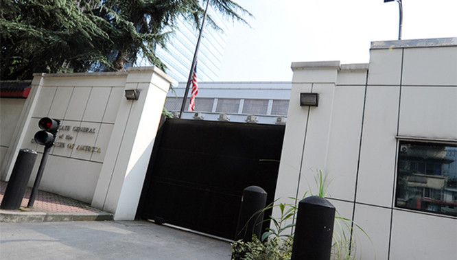 Trung Quốc trả đũa bằng việc đóng cửa Lãnh sự quán Mỹ ở Thành Đô. Trung Quốc trả đũa bằng việc đóng cửa Lãnh sự quán Mỹ ở Thành Đô.