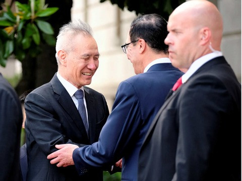 Bộ trưởng Tài chính Mỹ Steven Mnuchin đón ông Lưu Hạc