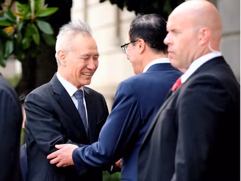 Bộ trưởng Tài chính Mỹ Steven Mnuchin đón ông Lưu Hạc