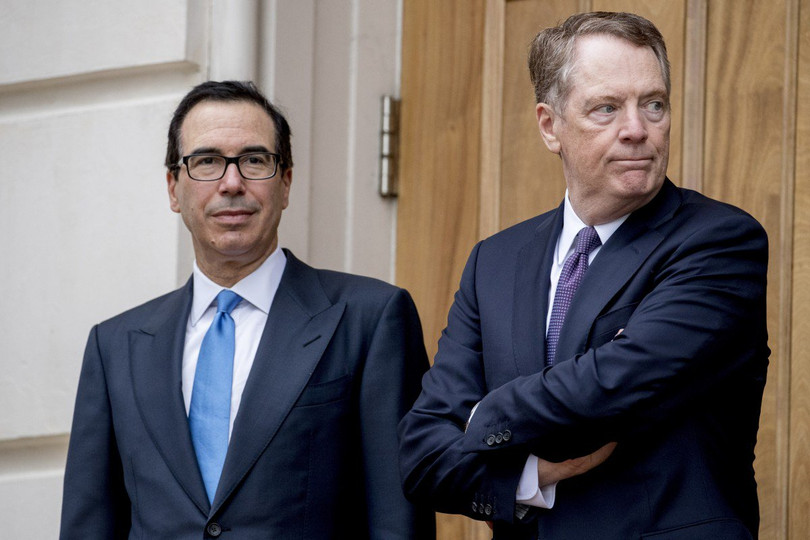 Robert Lighthizer (phải) và Steven Mnuchin cho rằng chính sự tráo trở của Trung Quốc đã phá vỡ đàm phán