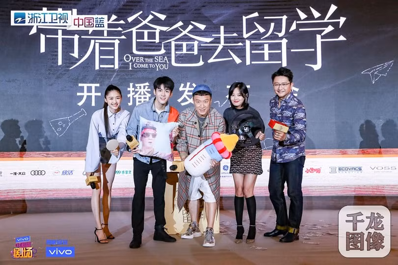 Bộ phim "Đưa cha sang Mỹ du học" được quảng cáo rầm rộ nhưng bị đột ngột dừng chiếu do "thân Mỹ"