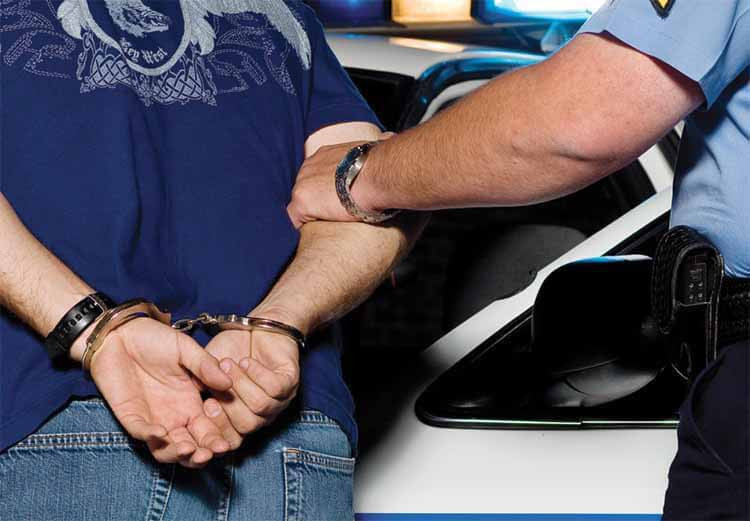 Ron Hansen bị FBI bắt giữ tại sân bay Tacoma tháng 6 năm 2018.