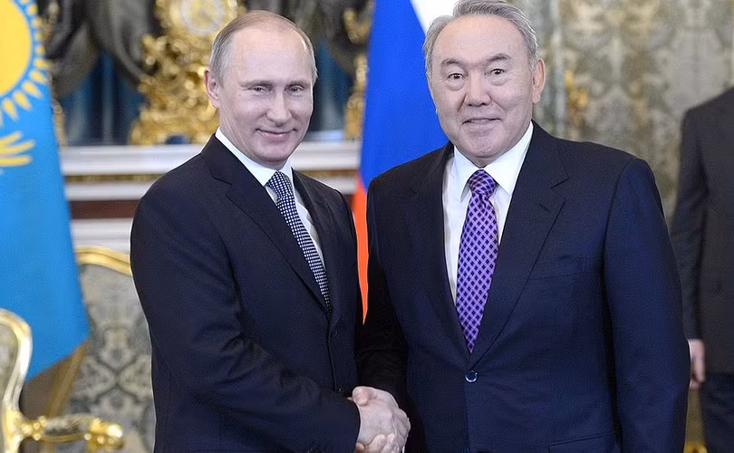 Ông Nazarbayev là một đồng minh thân cận của Tổng thống Nga V. Putin Ông Nazarbayev là một đồng minh thân cận của Tổng thống Nga V. Putin