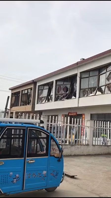 Cửa kính nhà cách 5 km cũng bị vỡ