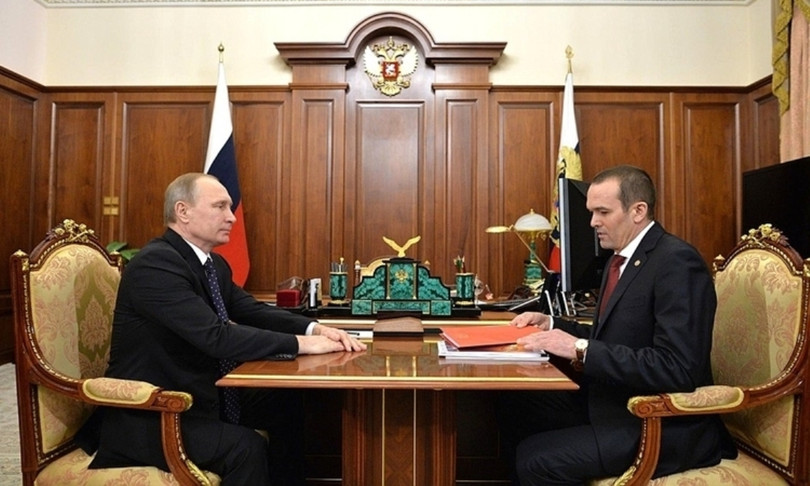 Tổng thống Putin và ông Ignatiev khi còn đang giữ chức (Ảnh: WN).