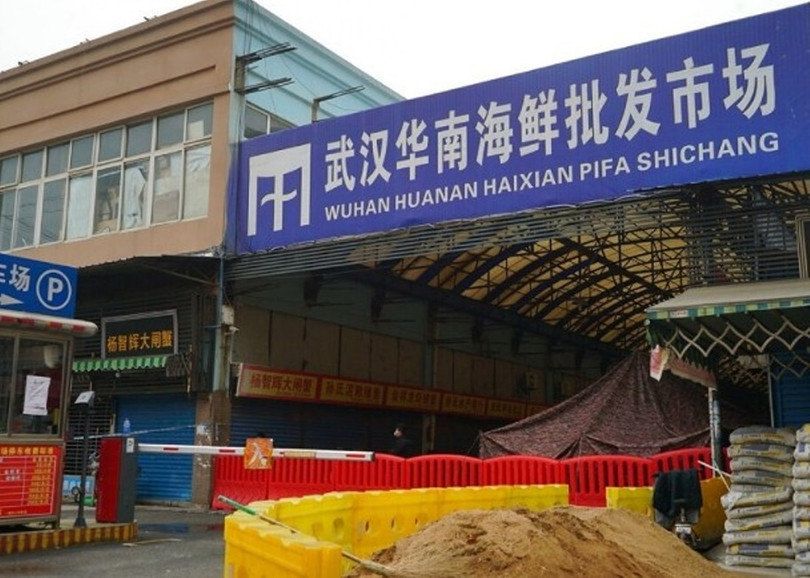 Chợ hải sản Hoa Nam Vũ Hán, nơi được cho là xuất hiện các ca bệnh COVID-19 đầu tiên (Ảnh: DF).