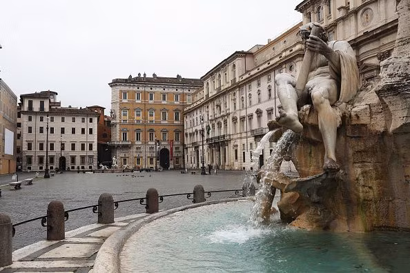 Đại dịch COVID-19 khiến Italy thiệt hại nặng nề về kinh tế, trong đó có ngành du lịch (Ảnh: AP). Đại dịch COVID-19 khiến Italy thiệt hại nặng nề về kinh tế, trong đó có ngành du lịch (Ảnh: AP).