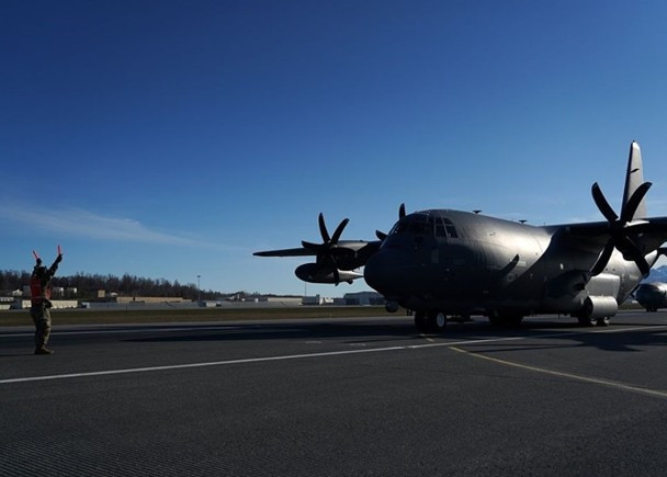 Máy bay vận tải C-130 tham gia diễn tập (Ảnh: DF).