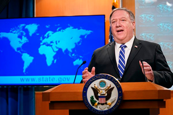 Ngoại trưởng Mỹ Mike Pompeo phát biểu chỉ trích mạnh mẽ Tổng giám đốc Tedros Adhanom và WHO khuất phục trước áp lực của Trung Quốc (Ảnh: Reuters).