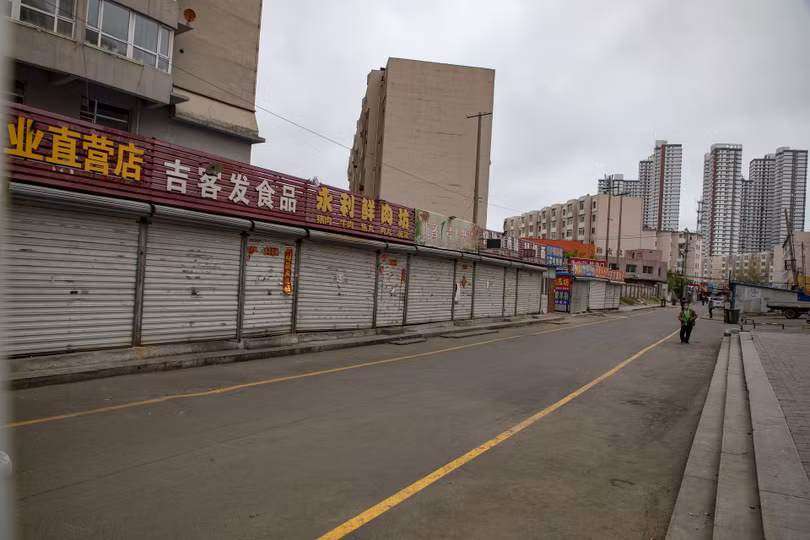 Đường phố Cát Lâm vắng vẻ, các cửa hàng bị đóng cửa (Ảnh: Tân Hoa xã).