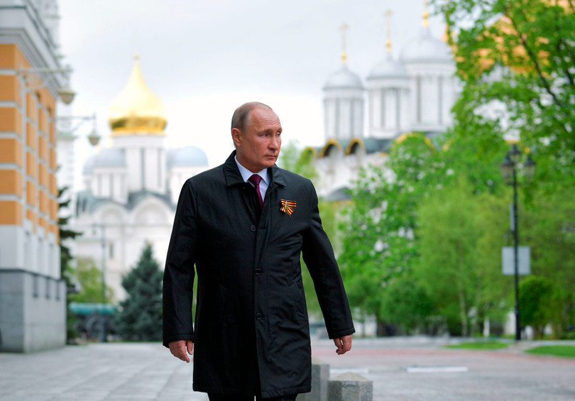 Cơ quan thăm dò dân ý Nga Levada Center công bố, tỷ lệ ủng hộ của ông Putin đã giảm từ 69% hồi tháng 2 xuống 59% trong tháng 4, thấp hơn 4% so với mức thấp nhất hồi năm 2013 (Ảnh: AP).