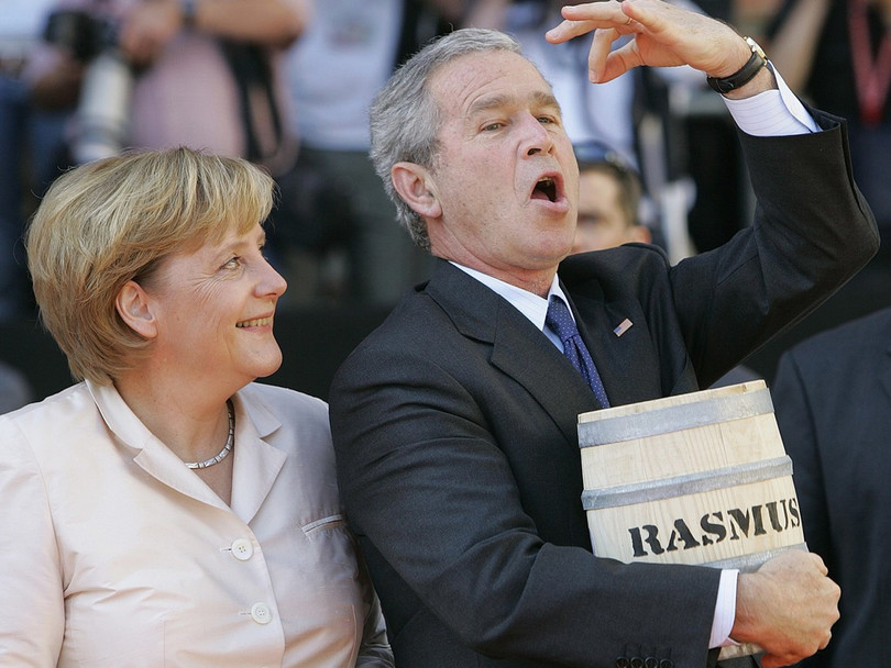 Ngày 14 tháng 7 năm 2006, Tổng thống Hoa Kỳ lúc bấy giờ là George W. Bush và phu nhân Laura Welch Bush đã đến thăm bang Mecklenburg-Vorpommern của Đức. Tại đây, ông Bush đã nhận được một món quà là Thùng cá xanh.