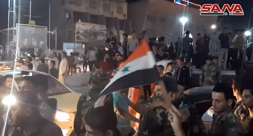 Dân chúng thị trấn miền Bắc Qamishli đổ ra đường chào đón quân đội chính phủ tiến vào tối 14/10