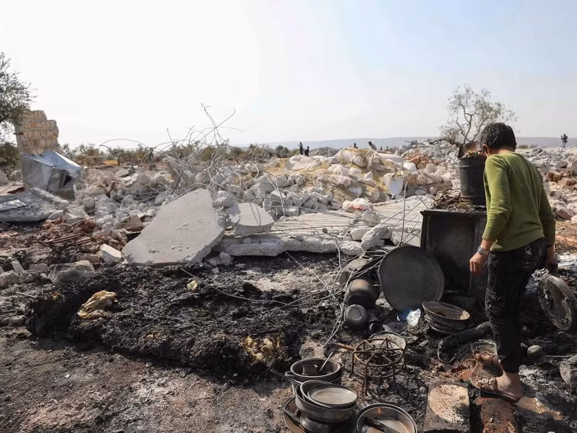 Cận cảnh ngôi nhà nơi Baghdadi ẩn náu sau hành động của quân đội Mỹ. Cận cảnh ngôi nhà nơi Baghdadi ẩn náu sau hành động của quân đội Mỹ.