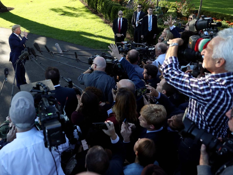 Sau cuộc gặp ông Lưu Hạc tại Nhà Trắng, ông Donald Trump tuyên bố với các nhà báo: "Chúng ta đã đến rất gần việc chấm dứt chiến tranh thương mại". Ảnh: Đa Chiều