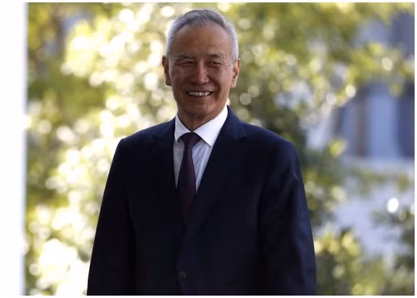 Ông Lưu Hạc tươi cười khi tới Nhà Trắng gặp ông Donald Trump Ông Lưu Hạc tươi cười khi tới Nhà Trắng gặp ông Donald Trump